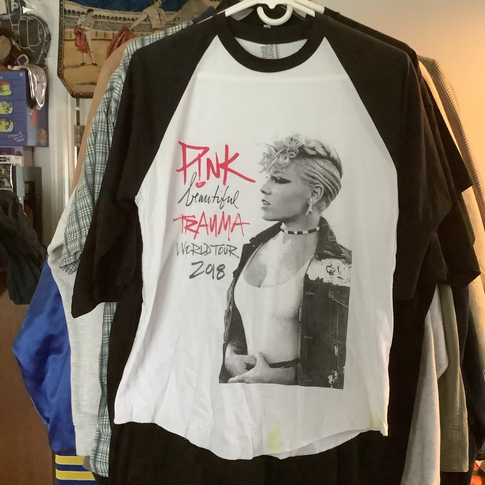 2018 PINK Beautiful Trauma Raglan T Shirt Size S Tour Rare Band Music Graphic